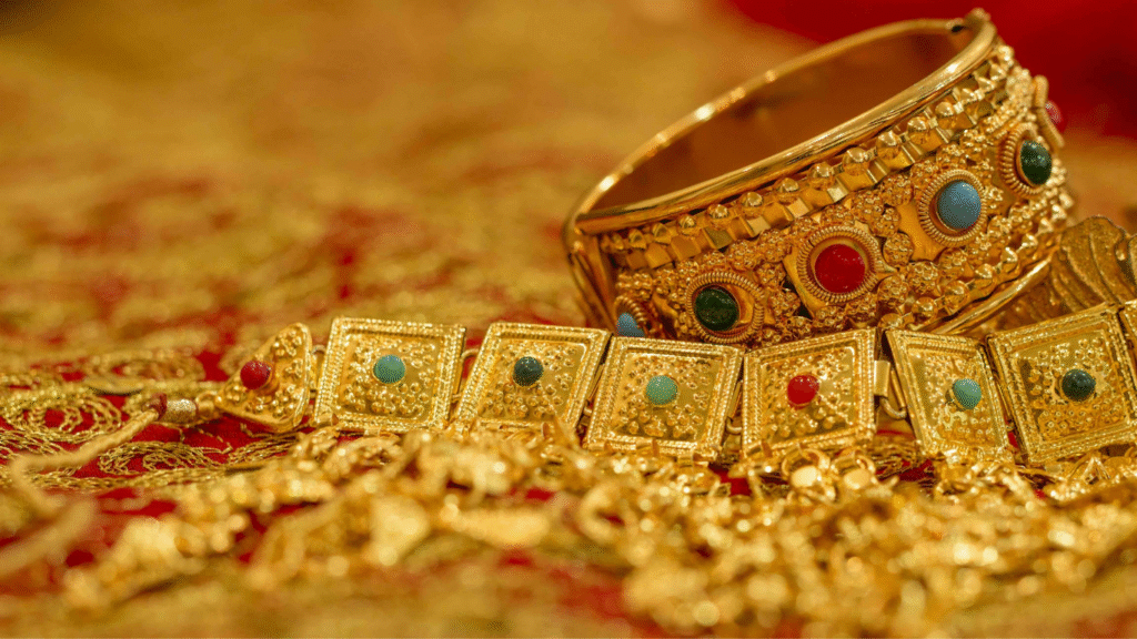 gold jwellery cleaning tips at home