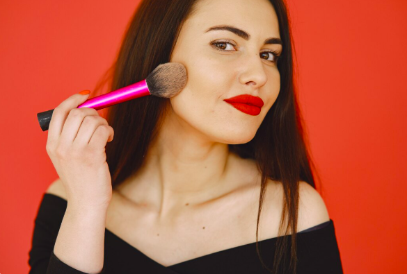 how to choose blush according to skin tone in hindi